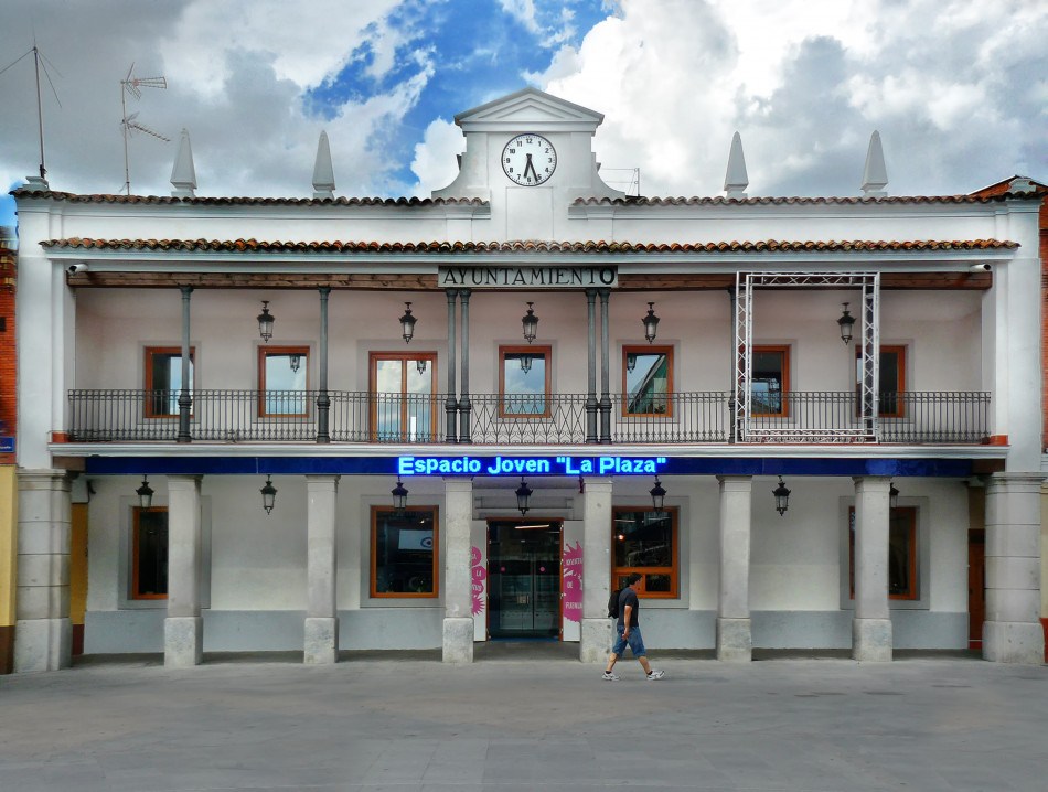 La-Plaza-Fachada-LCD-TV-05-PhotoPum-e1337773998339